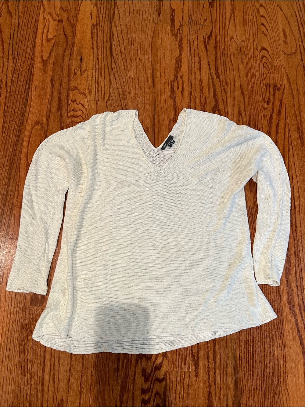 Vince Cream V-Neck Long Sleeve Knit Top